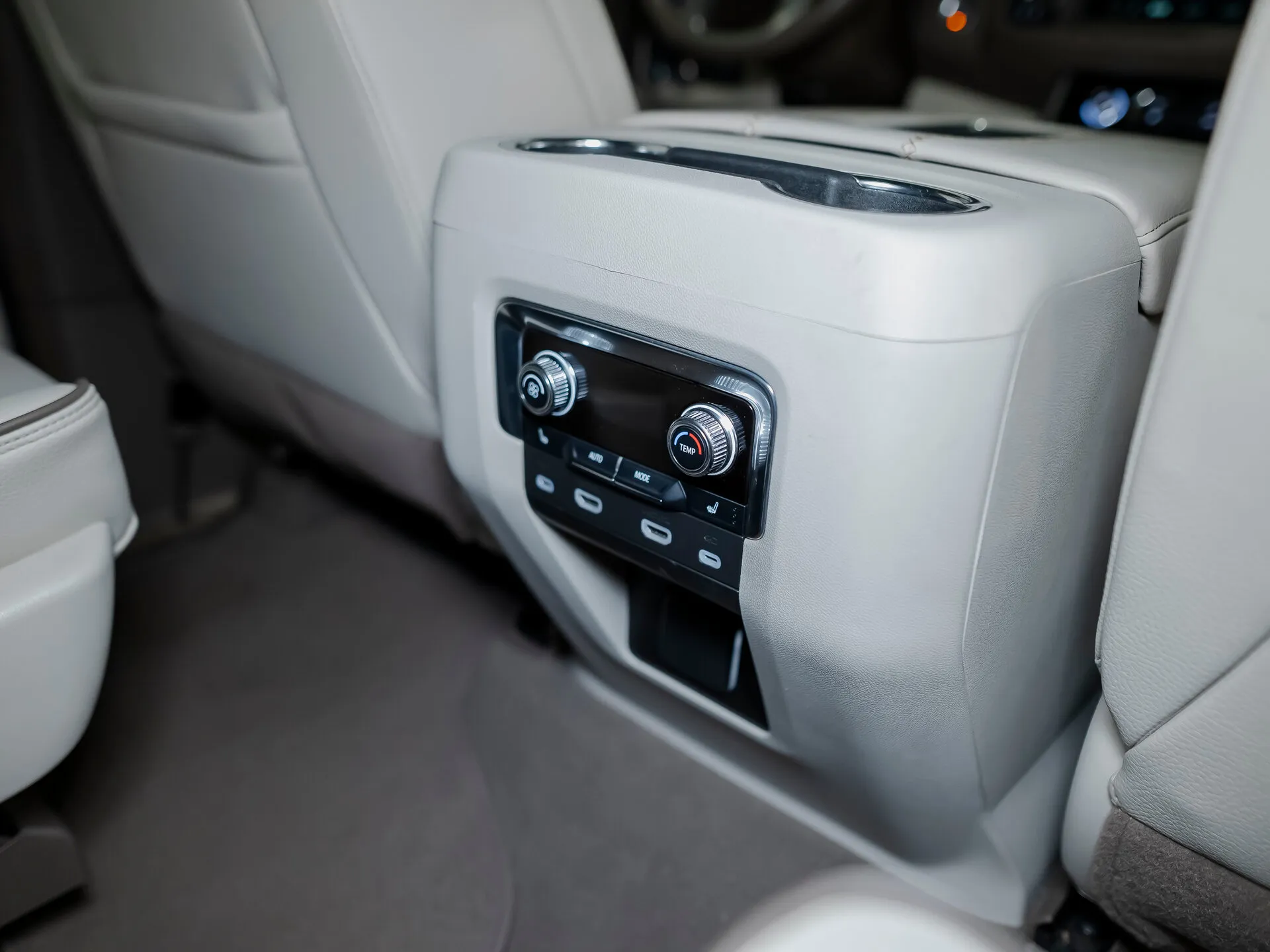 GMC Yukon, V 2022 фото 2