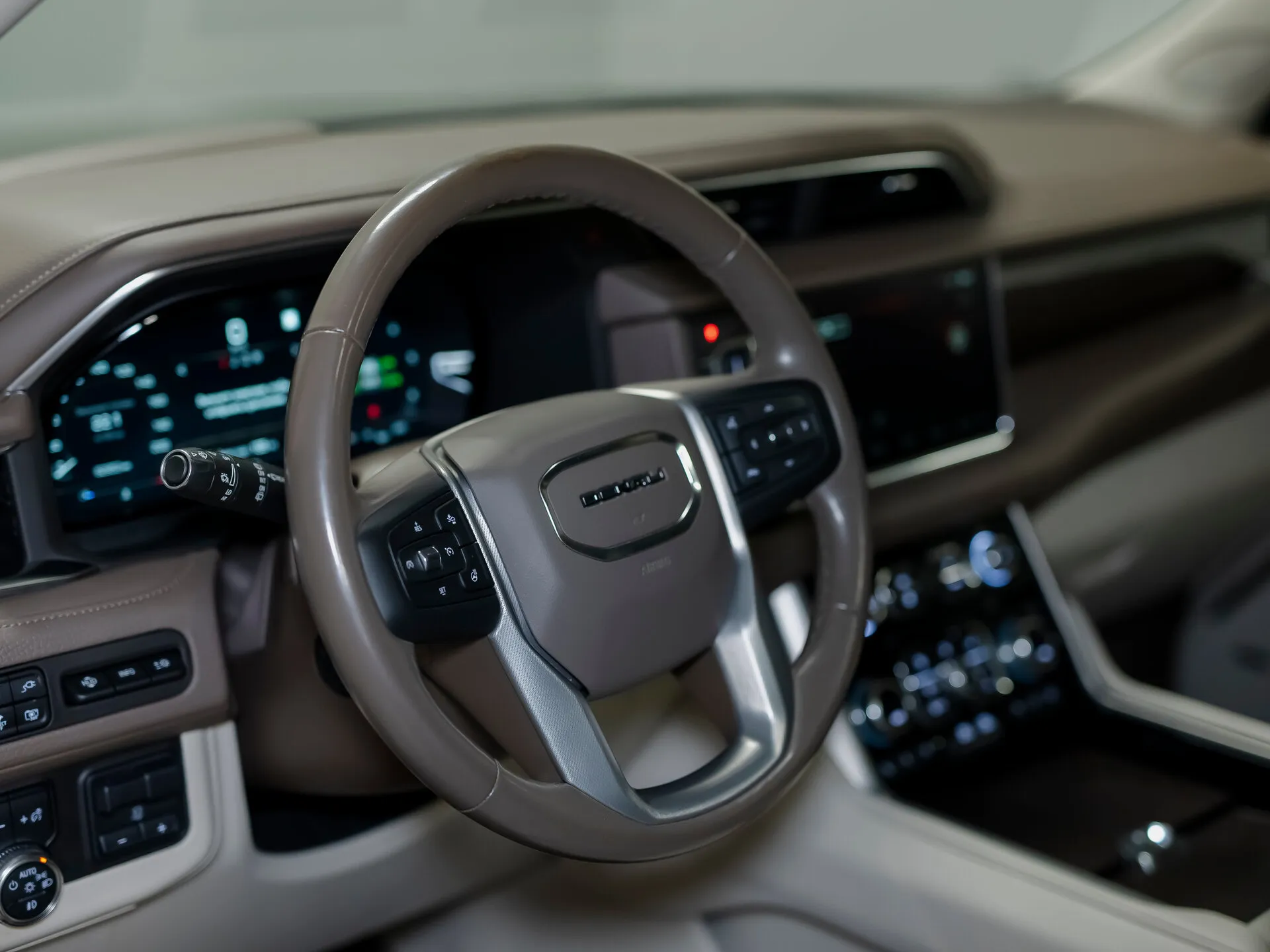 GMC Yukon, V 2022 фото 3