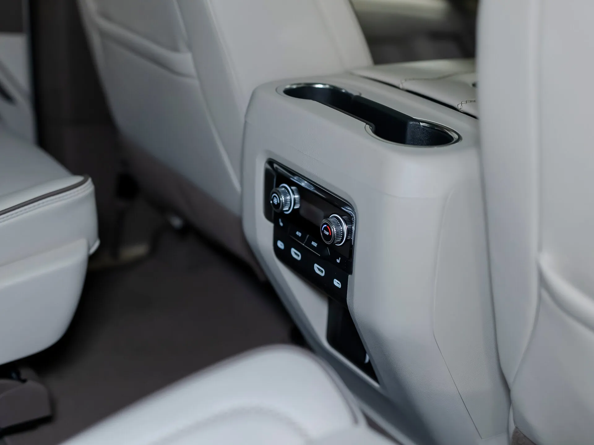 GMC Yukon, V 2022 фото 10