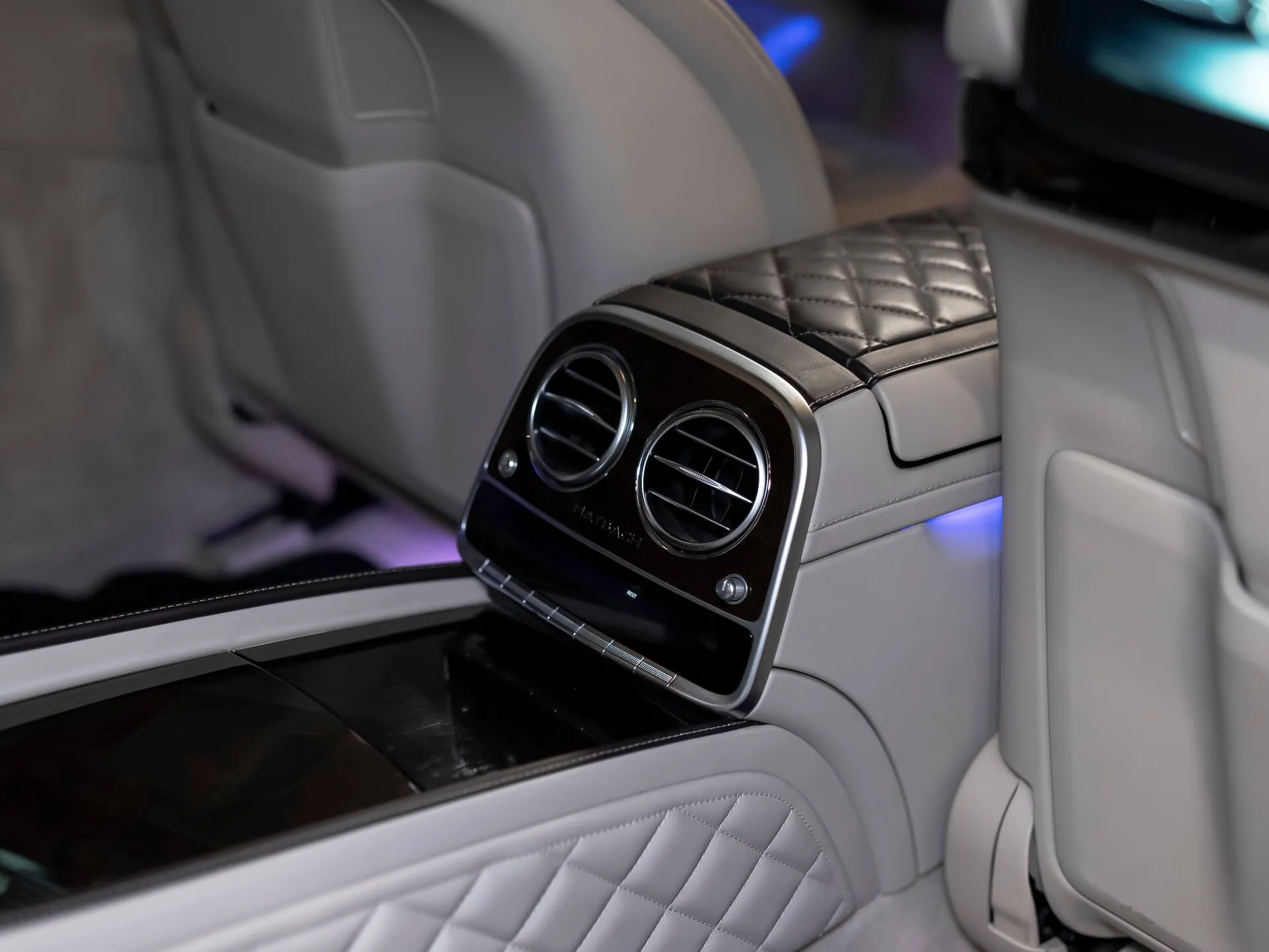 Mercedes-Benz MAYBACH S-Класс, I (X222) Рестайлинг 2017 фото 9