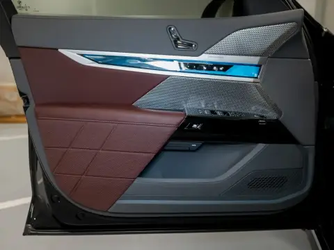 BMW 7 Серии, Vii (G70) 2023 — миниатюра 1