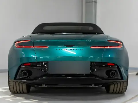 Aston Martin DB12, I 2025