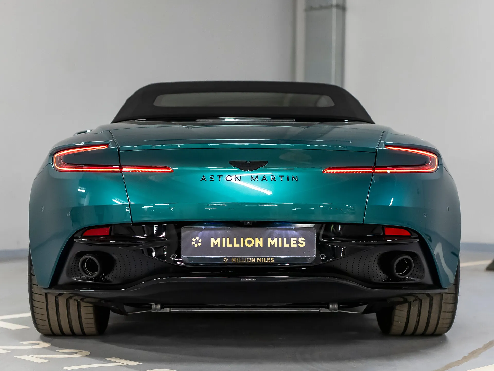 Aston Martin DB12, I 2025