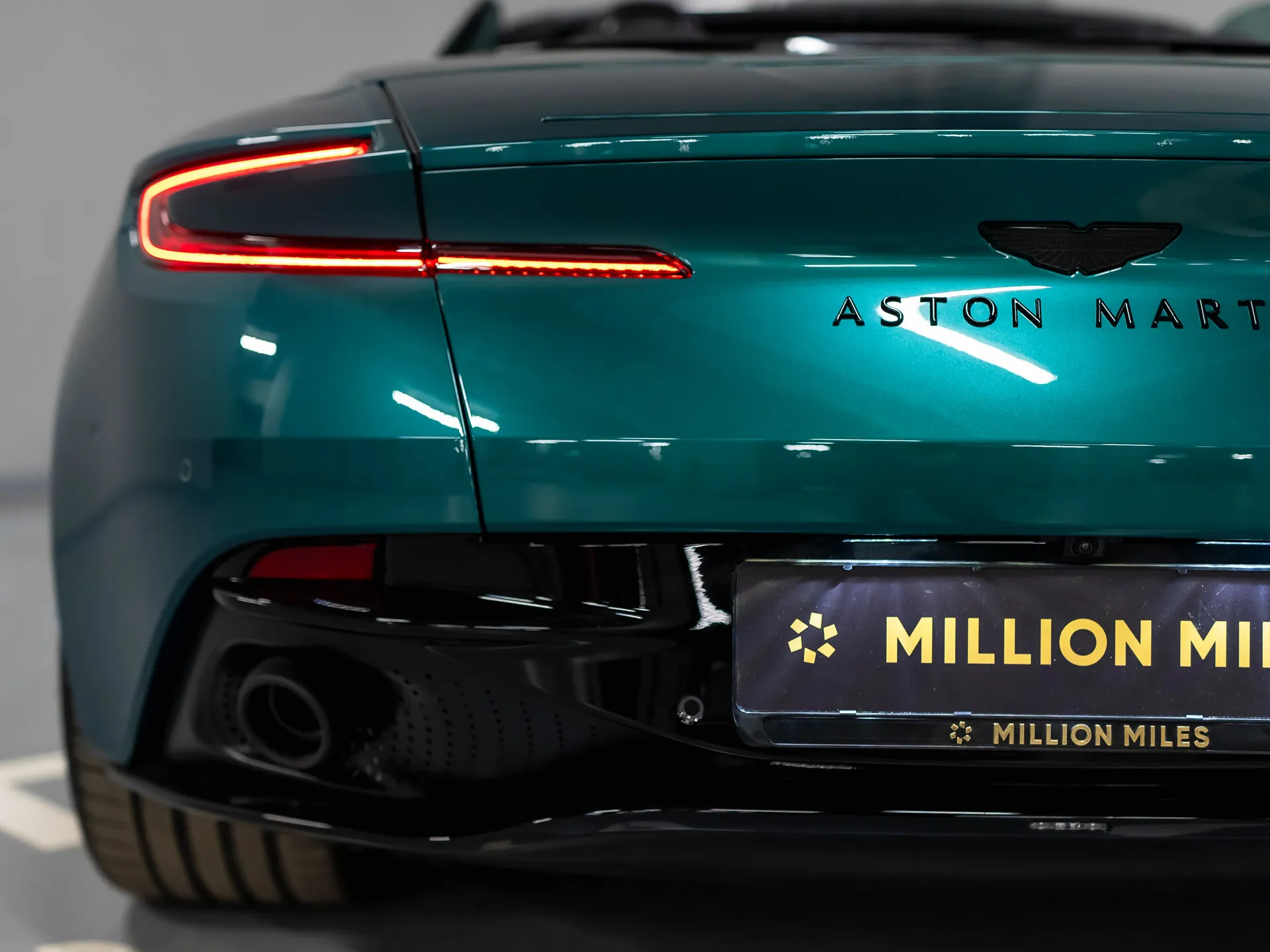 Aston Martin DB12, I 2025 фото 2