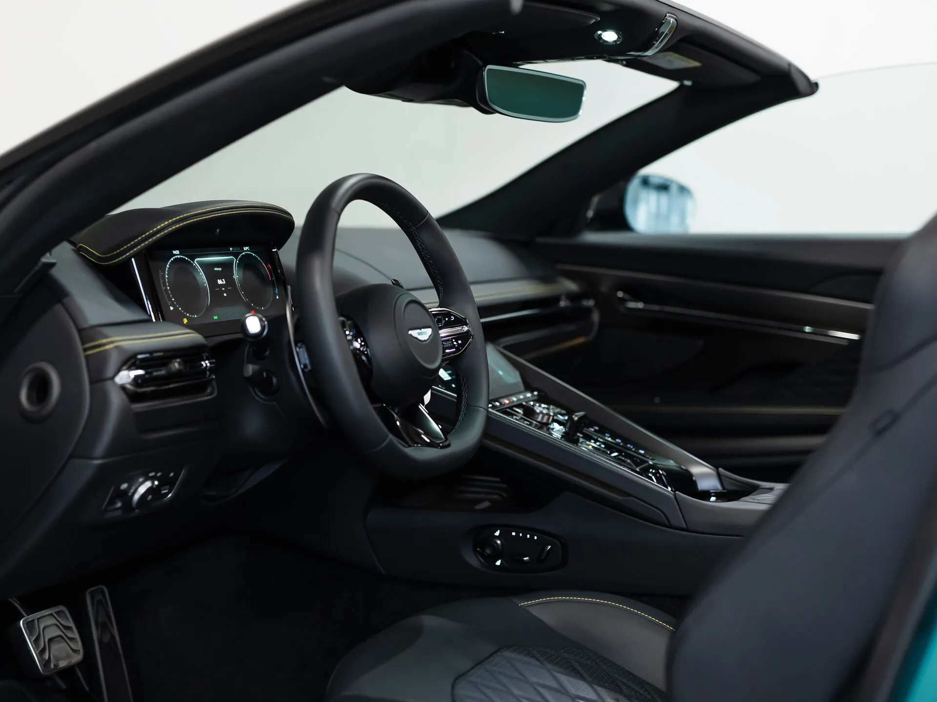 Aston Martin DB12, I 2025 фото 3