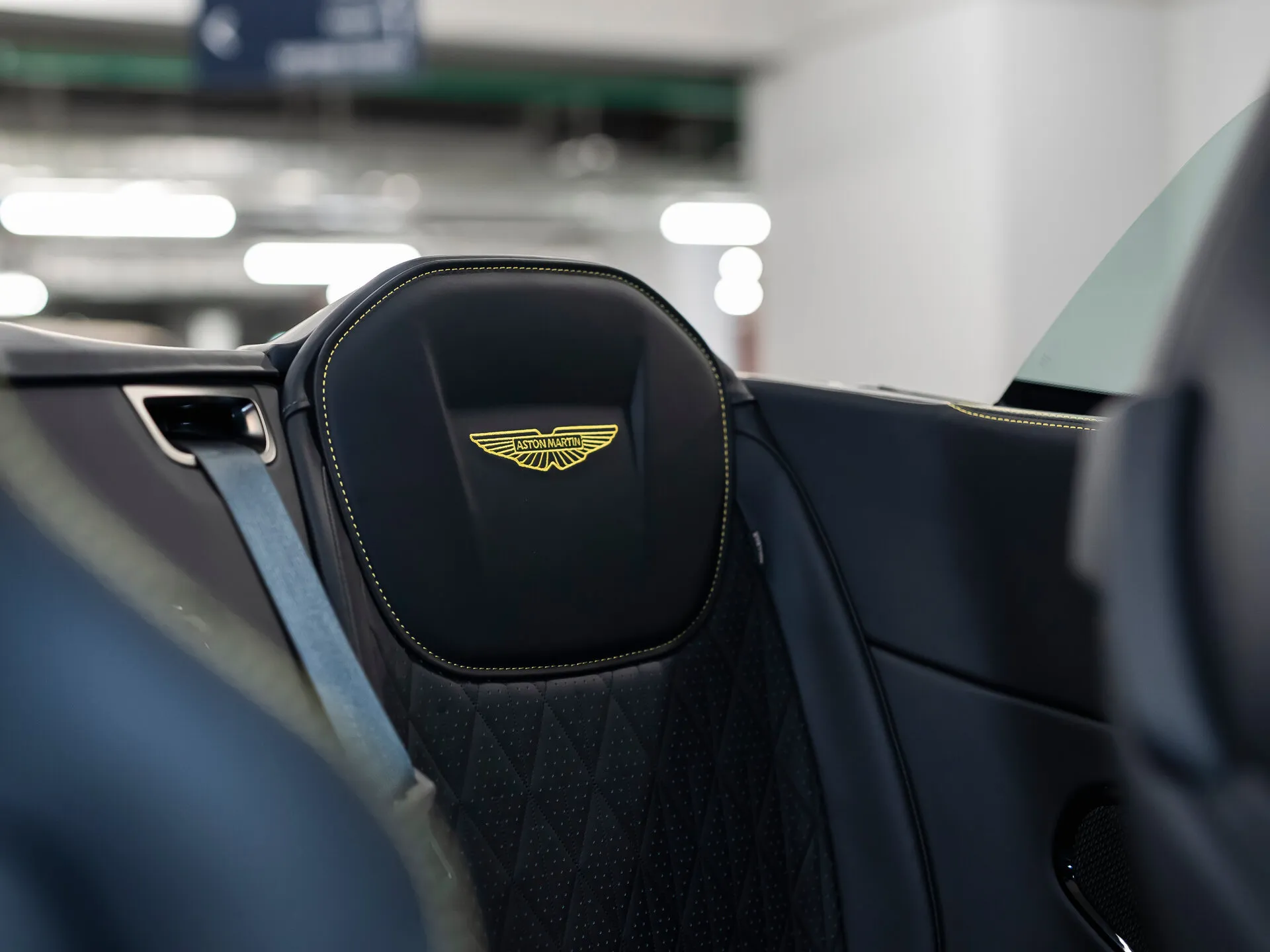 Aston Martin DB12, I 2025 фото 4