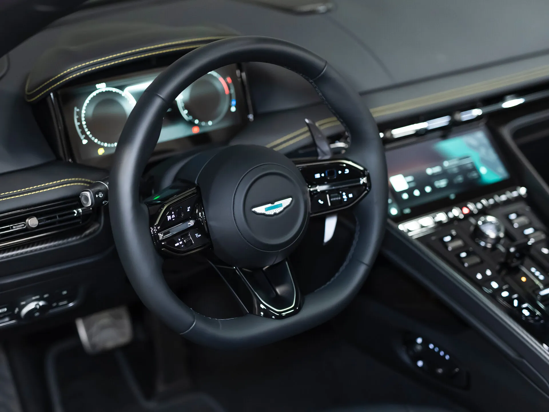 Aston Martin DB12, I 2025 фото 9