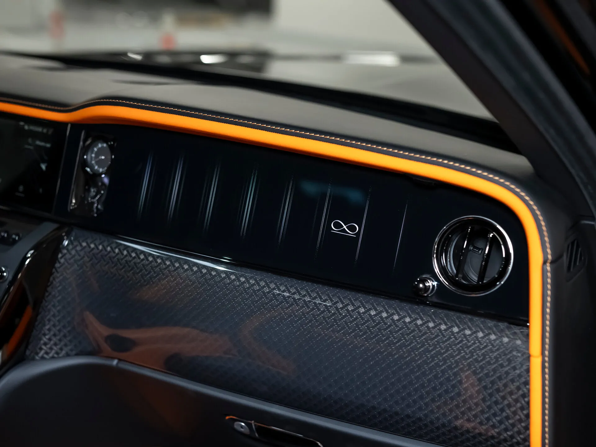 Rolls-Royce Cullinan Black Badge, I Рестайлинг 2025 фото 5