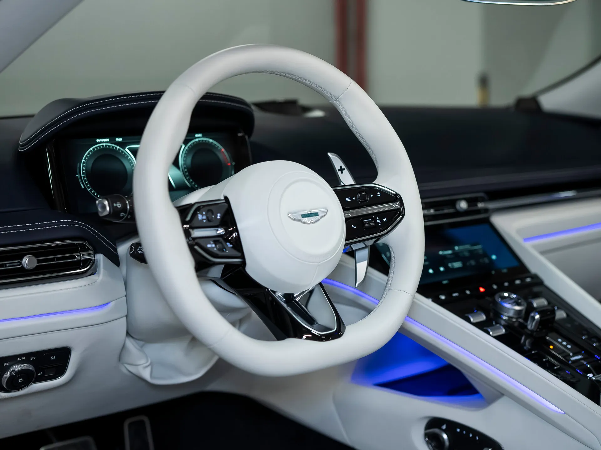 Aston Martin DB12, I 2024 фото 2