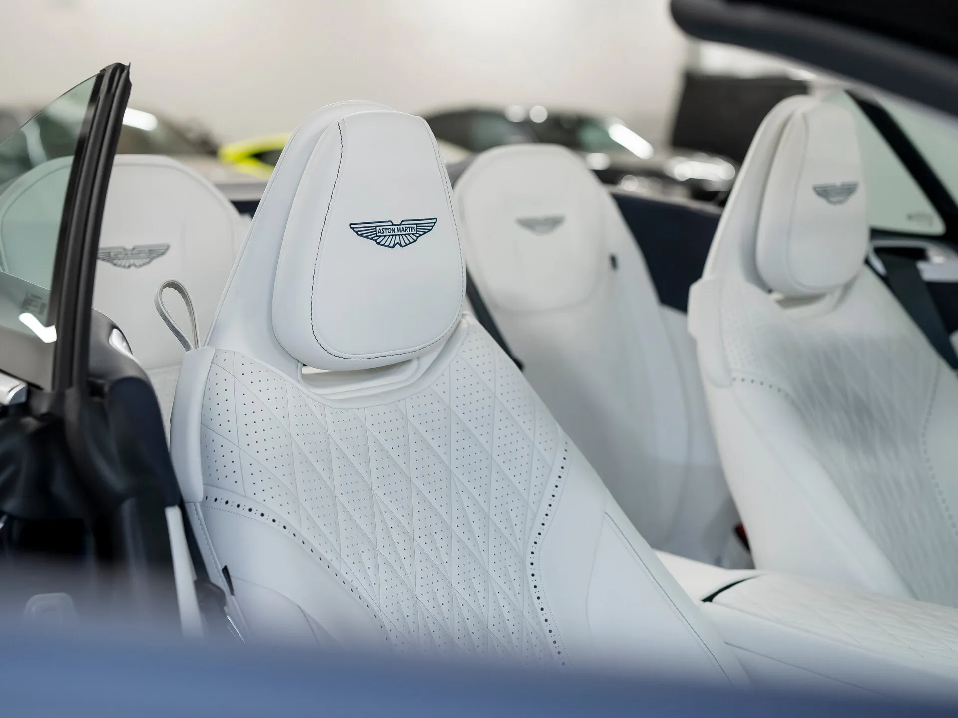 Aston Martin DB12, I 2024 фото 7