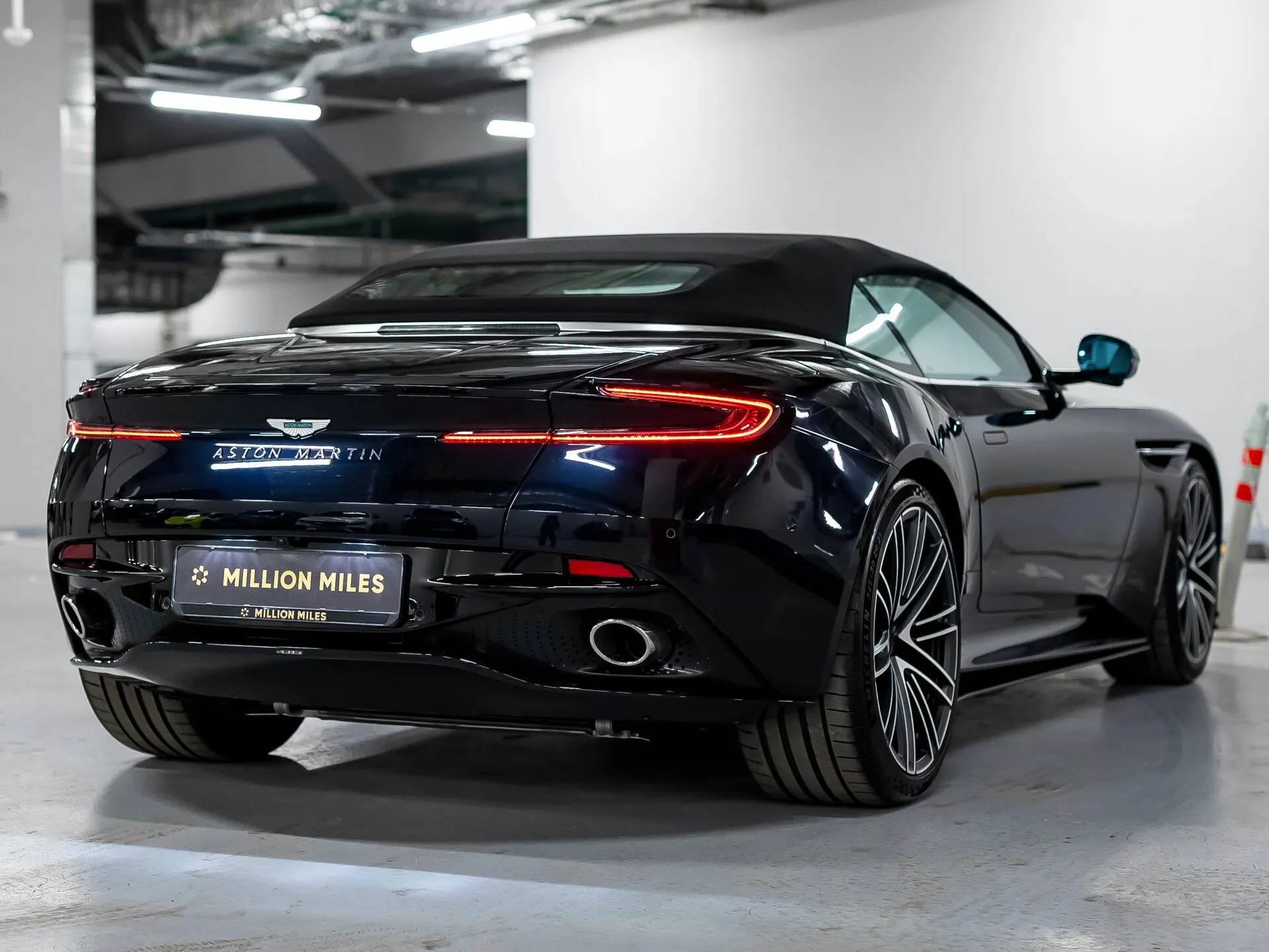 Aston Martin DB12, I 2024 фото 8