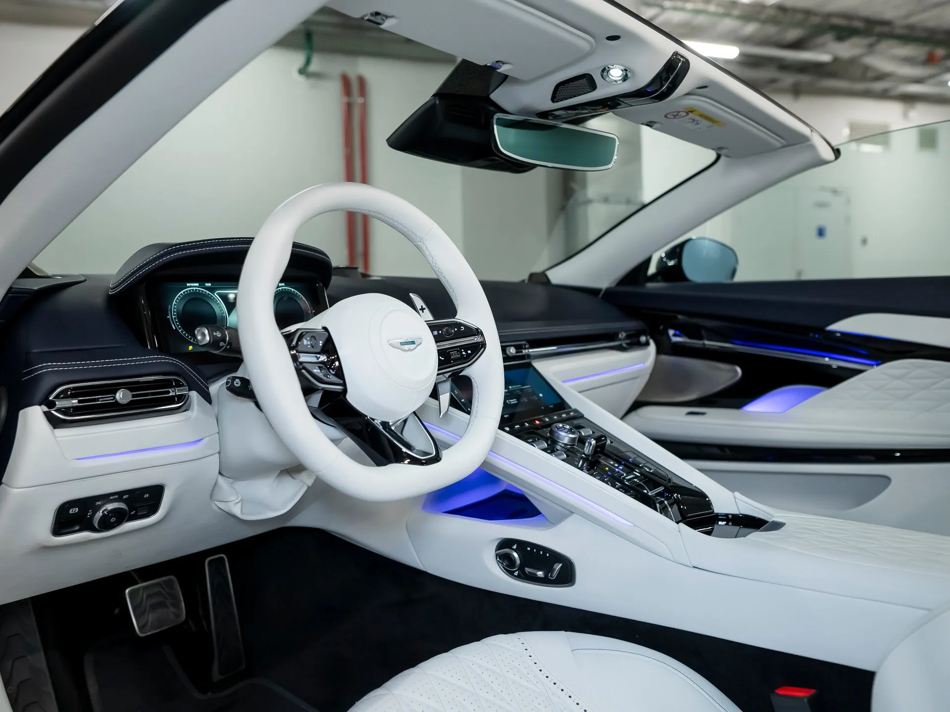Aston Martin DB12, I 2024 фото 9