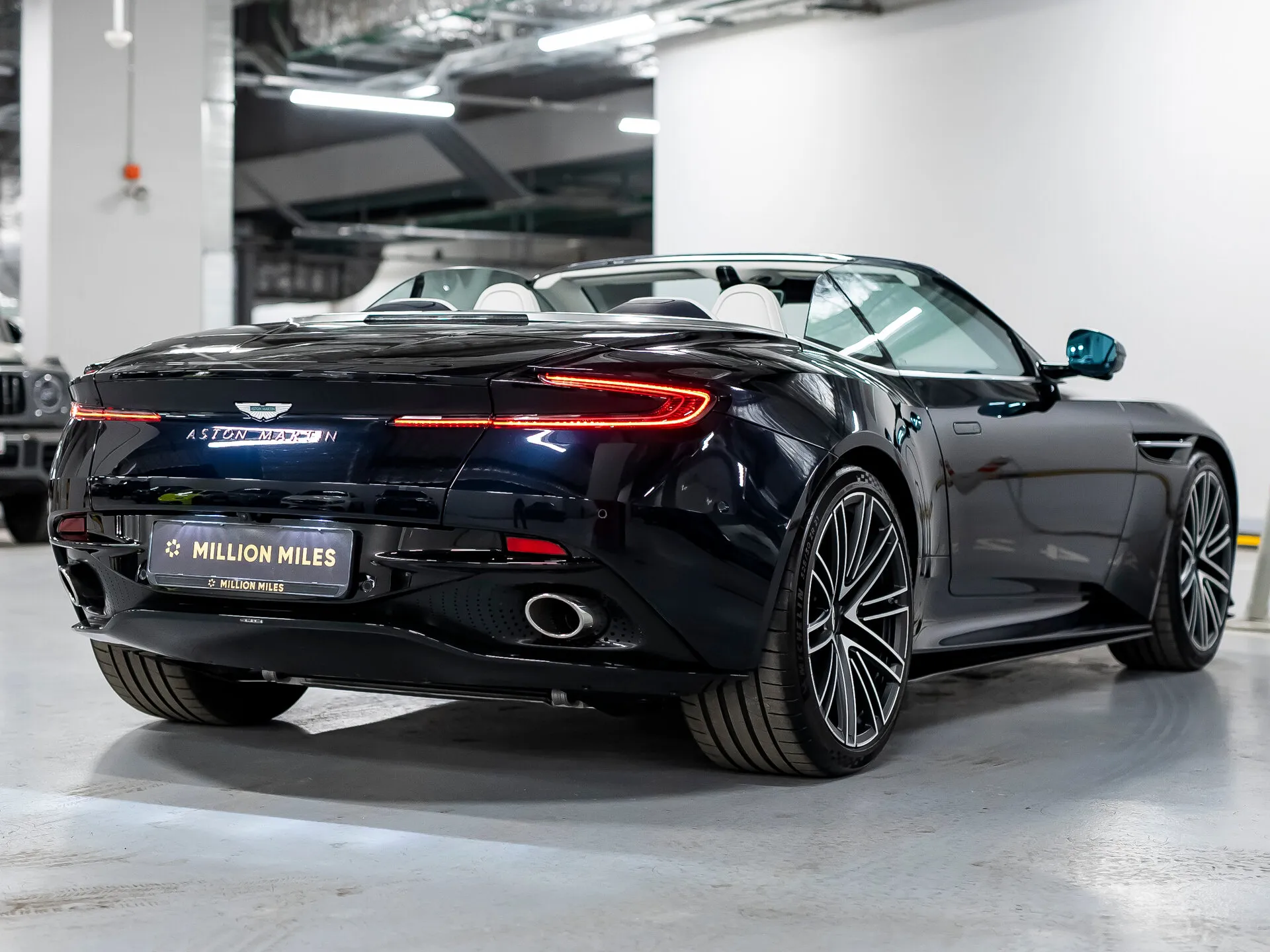 Aston Martin DB12, I 2024 фото 10