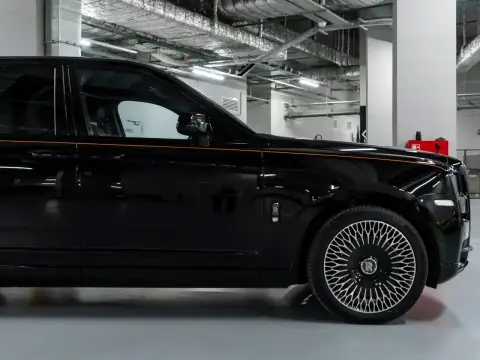 Rolls-Royce Cullinan, I 2019 — миниатюра 6