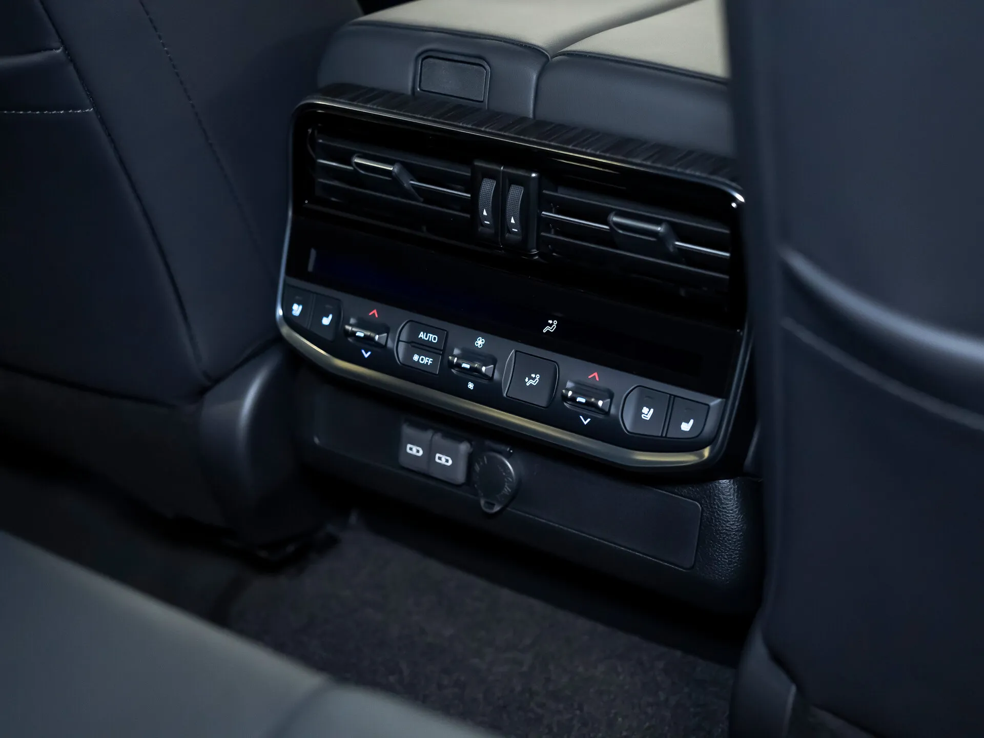 Toyota Land Cruiser, 300 Series 2024 фото 4