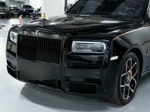 Rolls-Royce Cullinan Black Badge, I 2024 — миниатюра 1