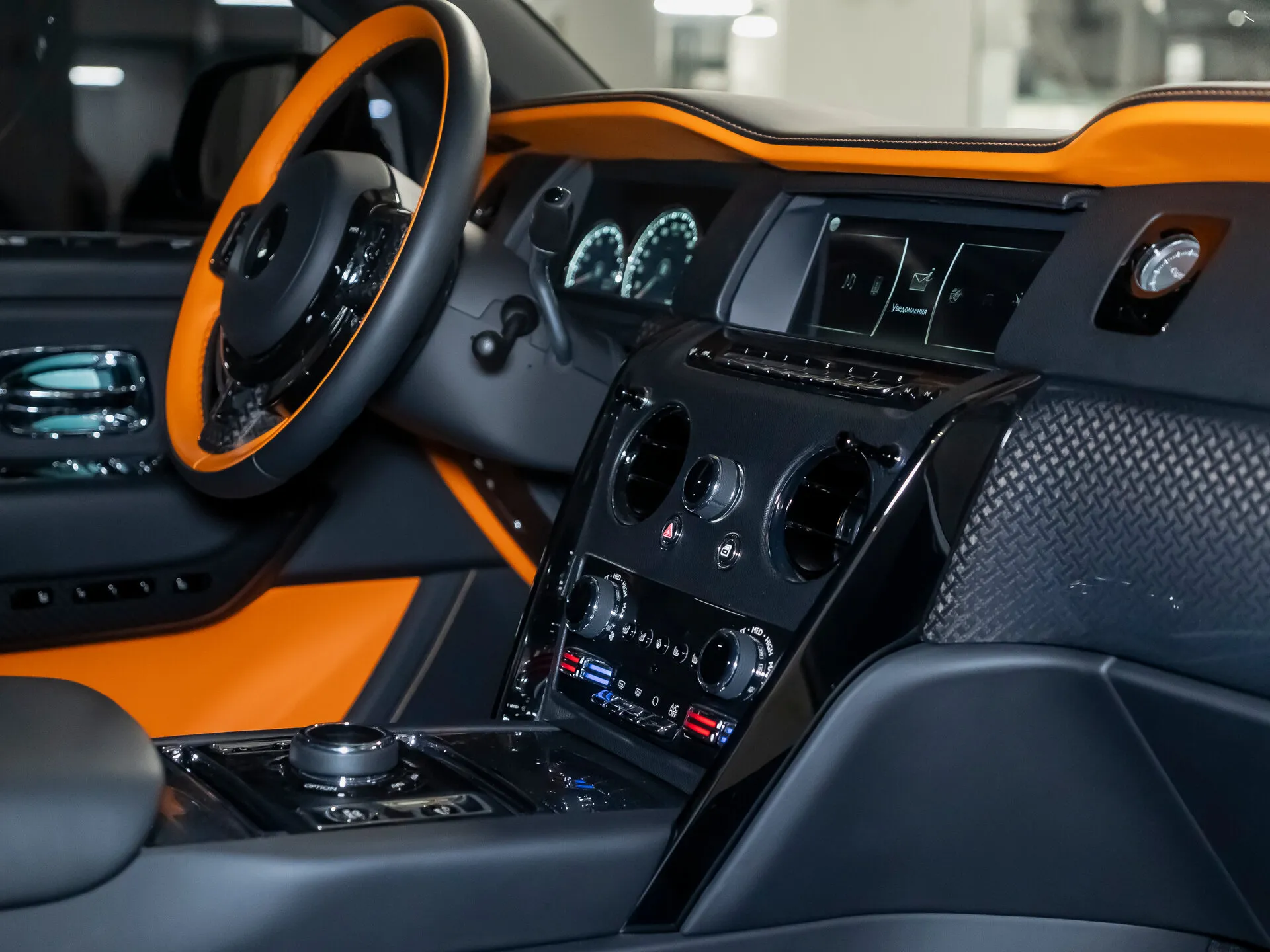 Rolls-Royce Cullinan Black Badge, I 2024 фото 3