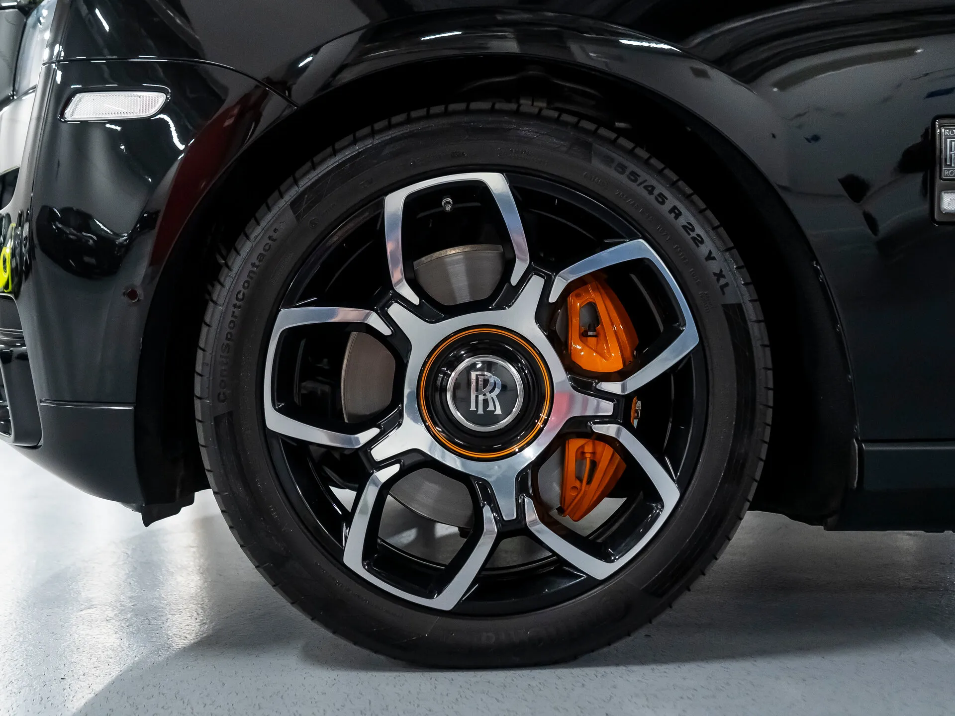 Rolls-Royce Cullinan Black Badge, I 2024 фото 4