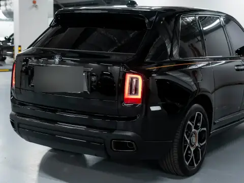 Rolls-Royce Cullinan Black Badge, I 2024 — миниатюра 7