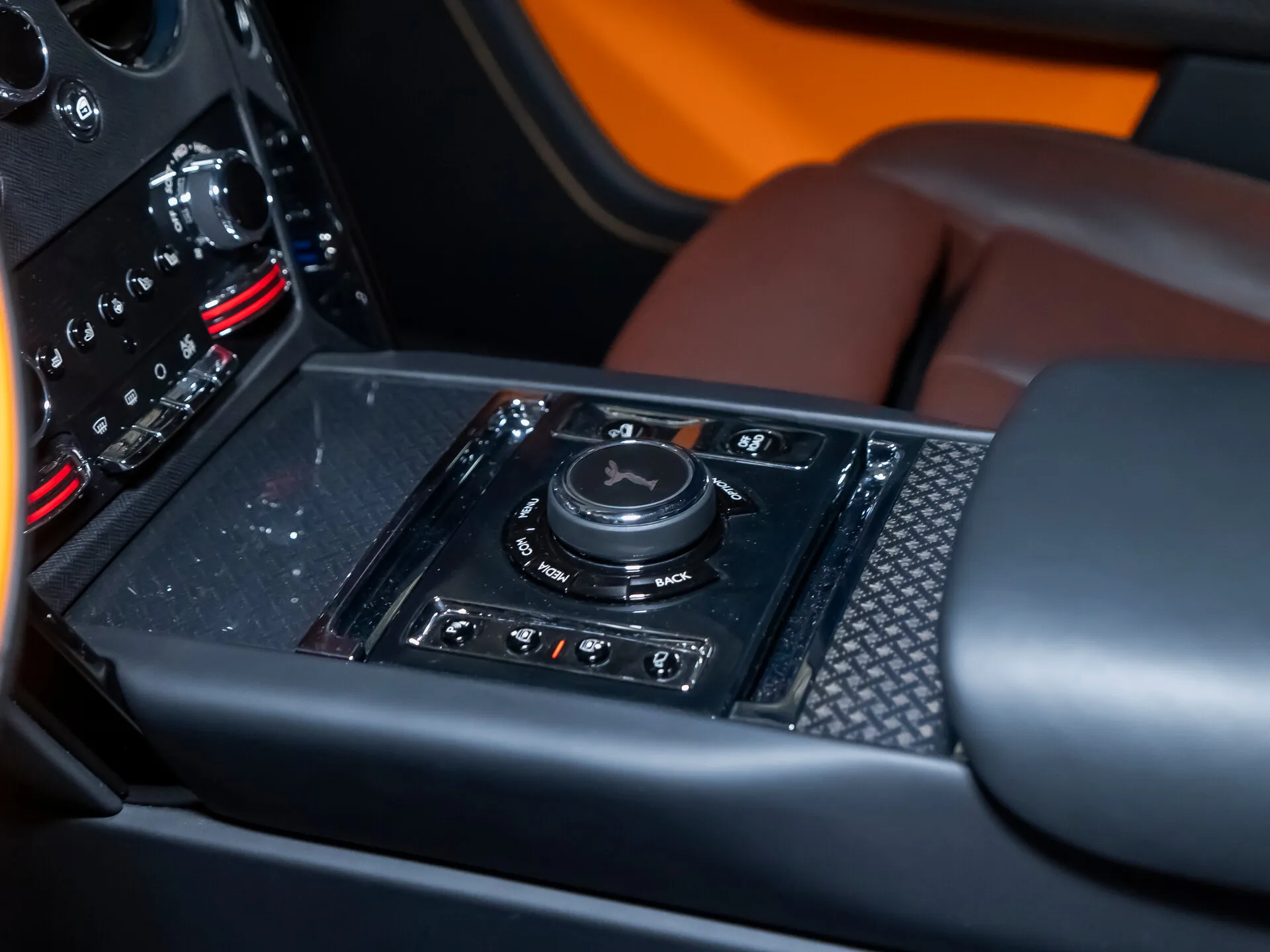 Rolls-Royce Cullinan Black Badge, I 2024 фото 8