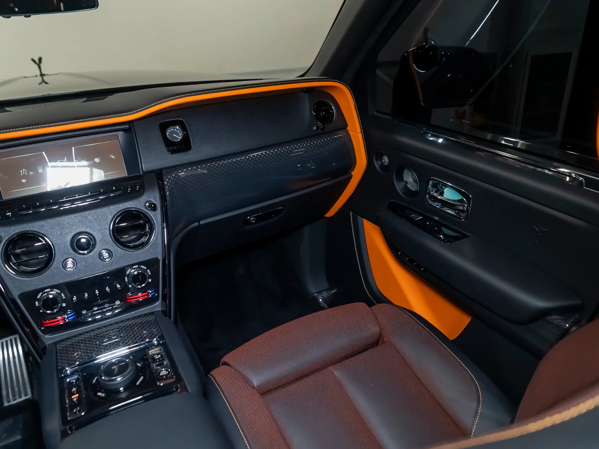Rolls-Royce Cullinan Black Badge, I 2024 фото 9
