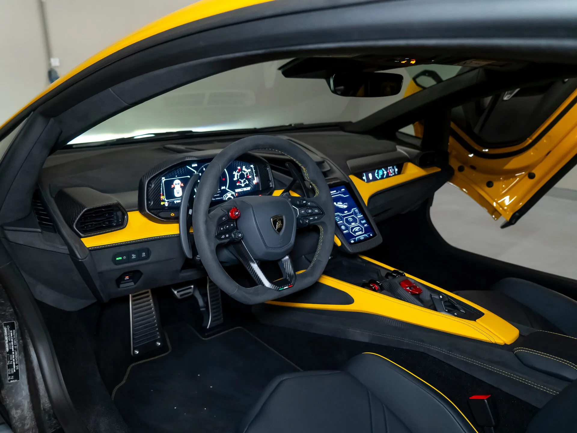 Lamborghini Revuelto, I 2025 фото 10