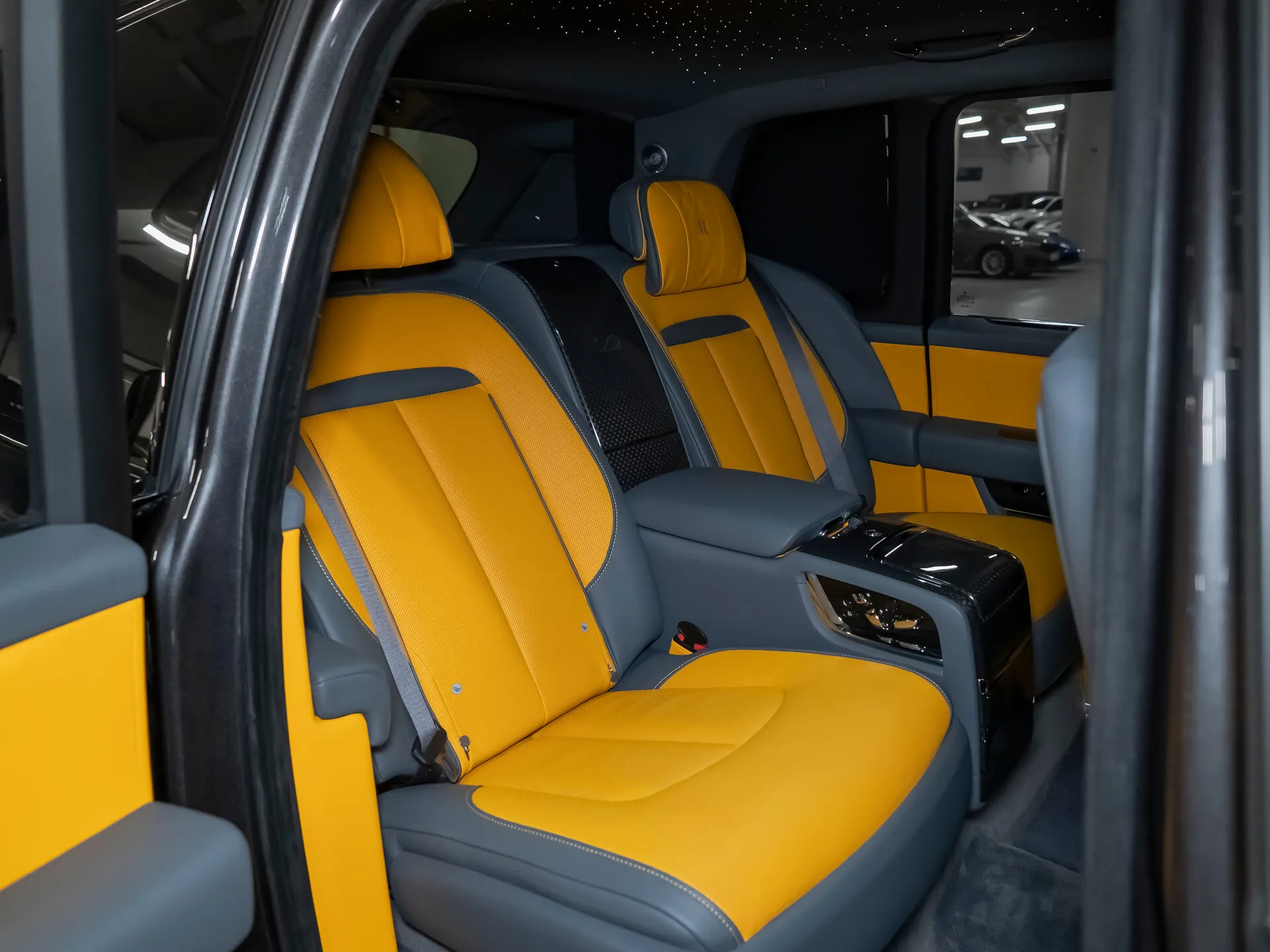 Rolls-Royce Cullinan Black Badge, I 2021 фото 4