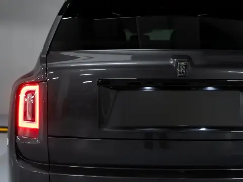 Rolls-Royce Cullinan Black Badge, I 2021 — миниатюра 8