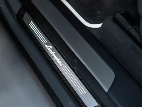 Lamborghini Urus Se, I Рестайлинг 2025 — миниатюра 1