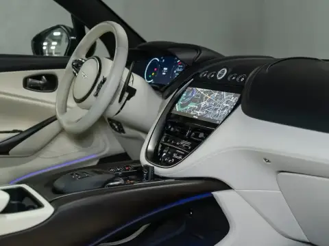 Aston Martin DBX, I 2021 — миниатюра 1
