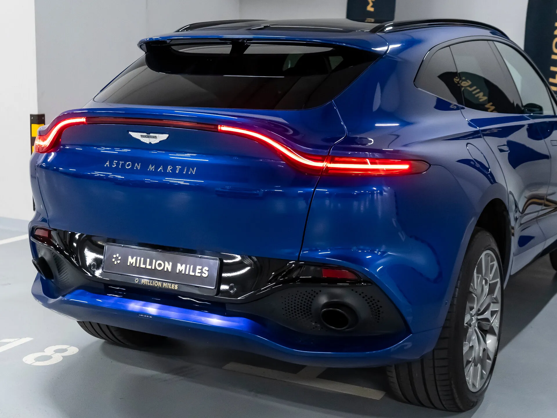 Aston Martin DBX, I 2021 фото 7