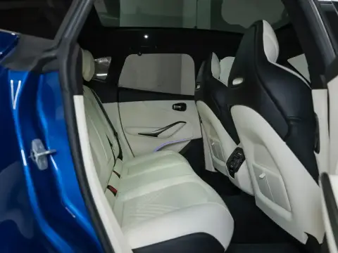 Aston Martin DBX, I 2021 — миниатюра 9