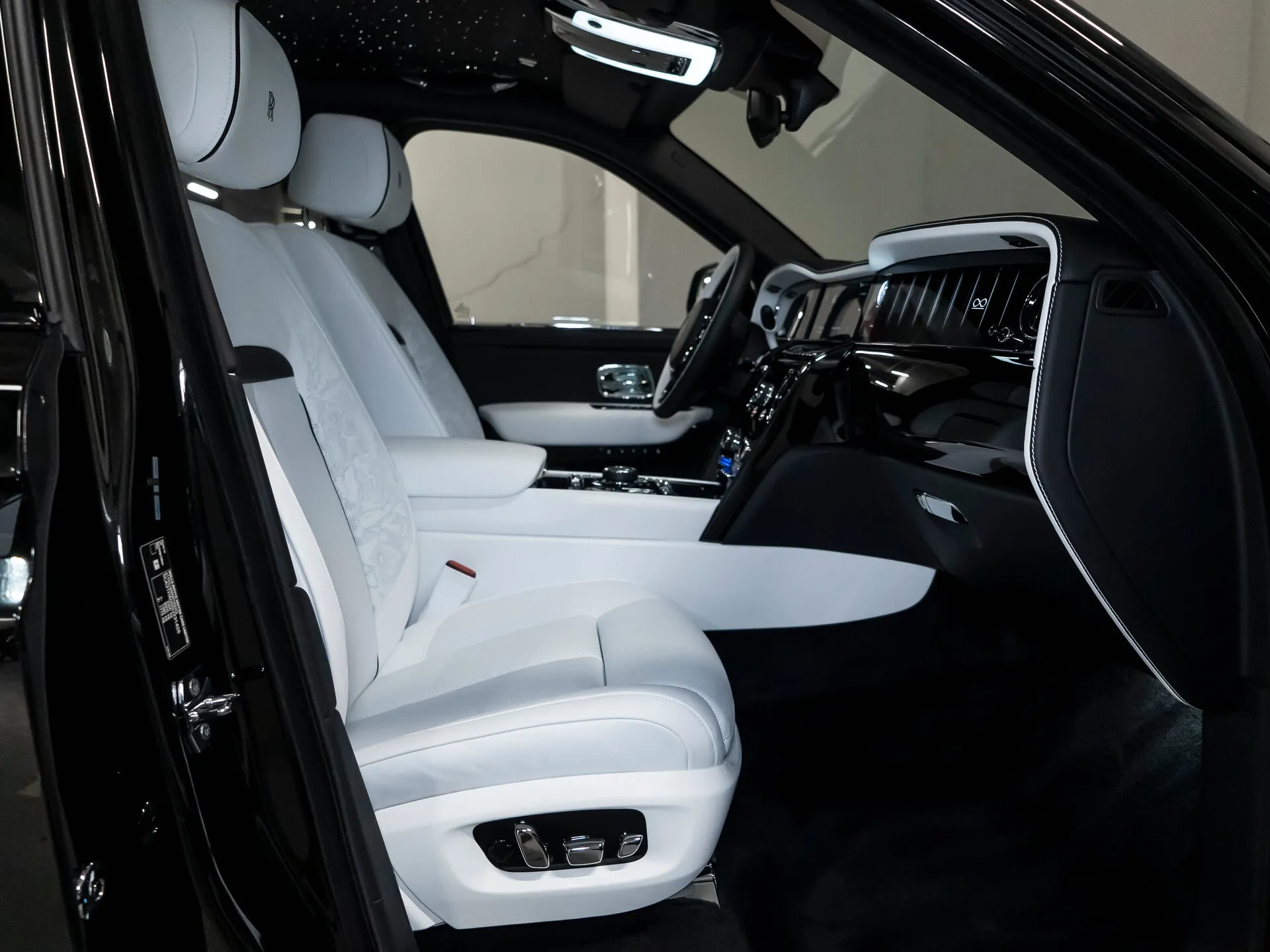 Rolls-Royce Cullinan, I Рестайлинг 2025 фото 6