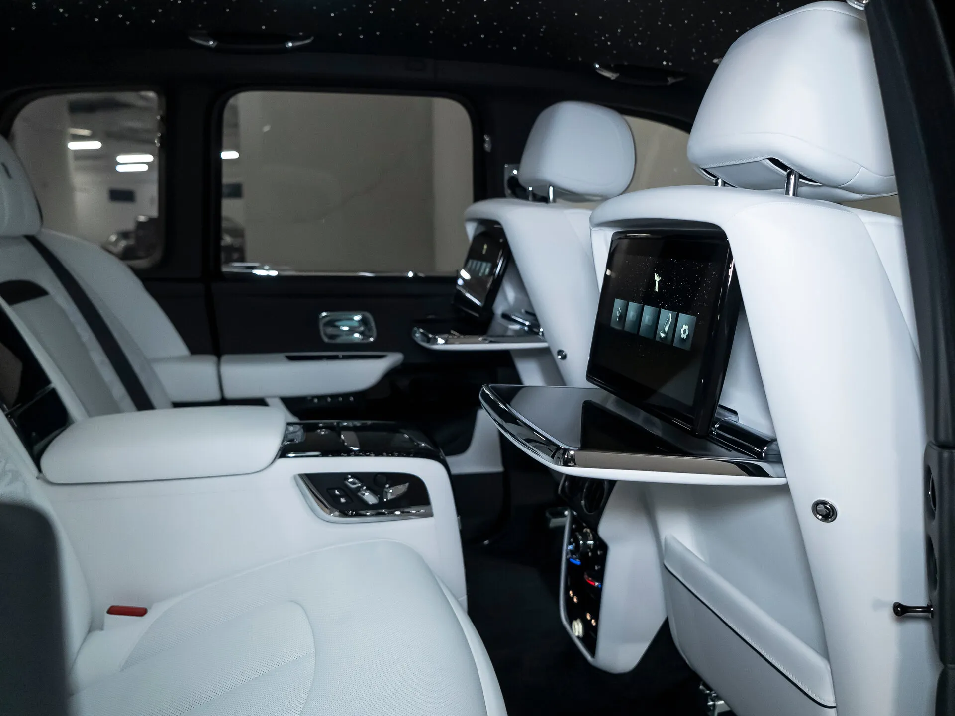 Rolls-Royce Cullinan, I Рестайлинг 2025 фото 9