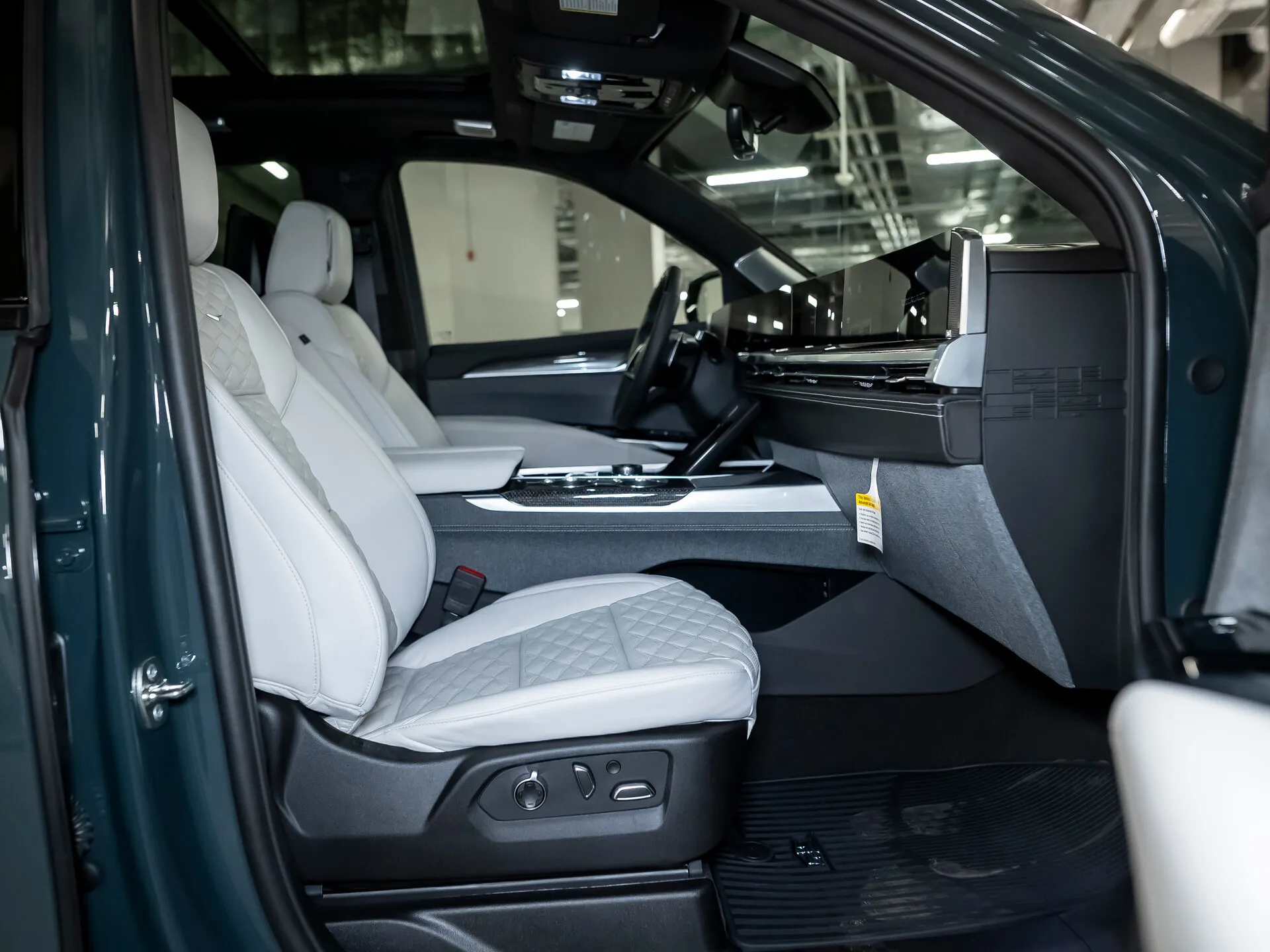 Cadillac Escalade-V, I Рестайлинг 2024 фото 9