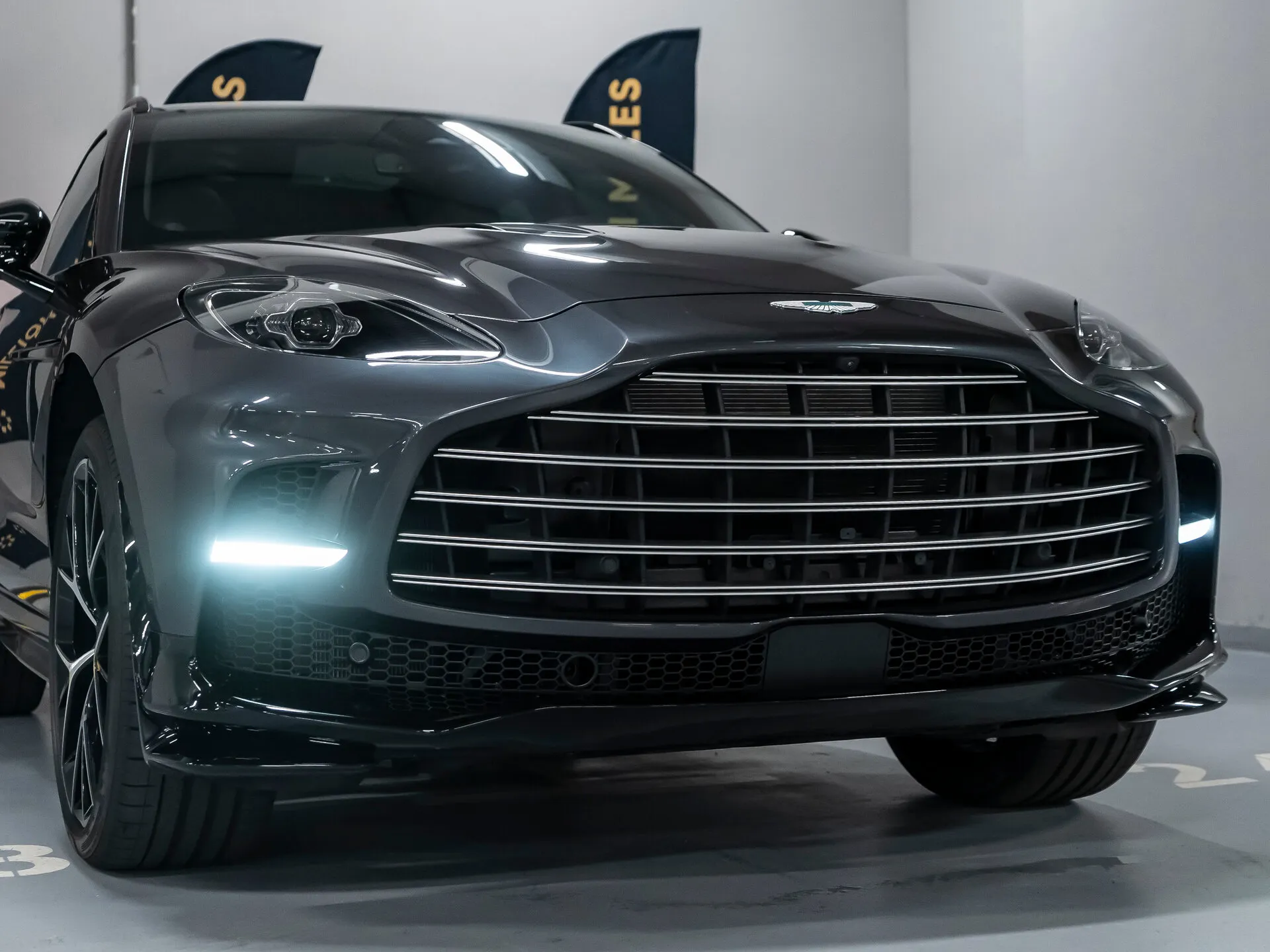 Aston Martin DBX, I 2025 фото 2