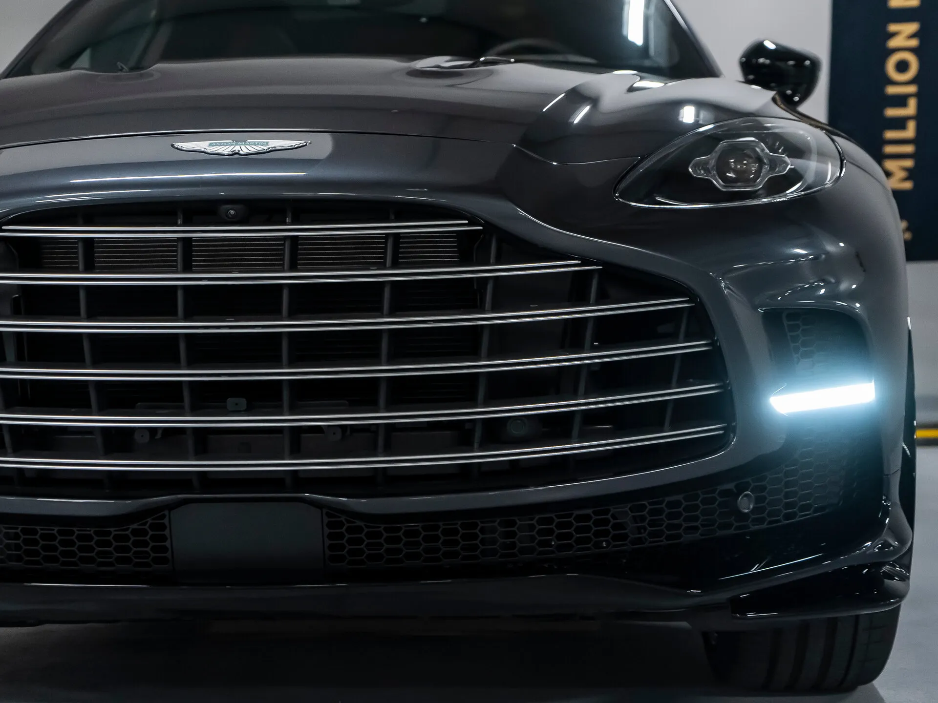 Aston Martin DBX, I 2025 фото 4