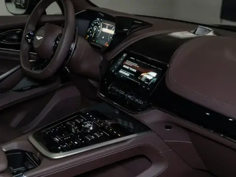 Aston Martin DBX, I 2025 — миниатюра 6