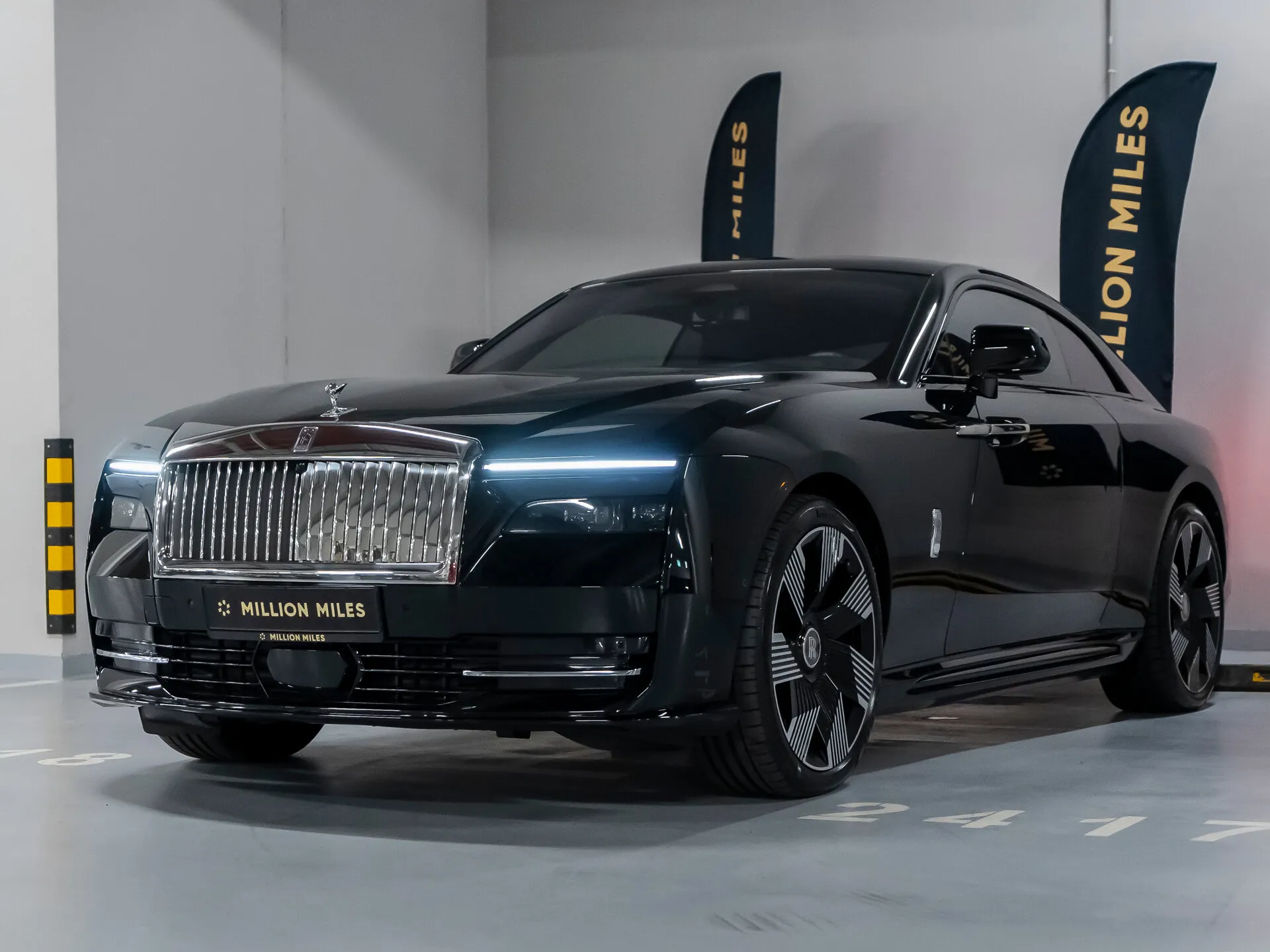Rolls-Royce Spectre, I 2023 фото 2