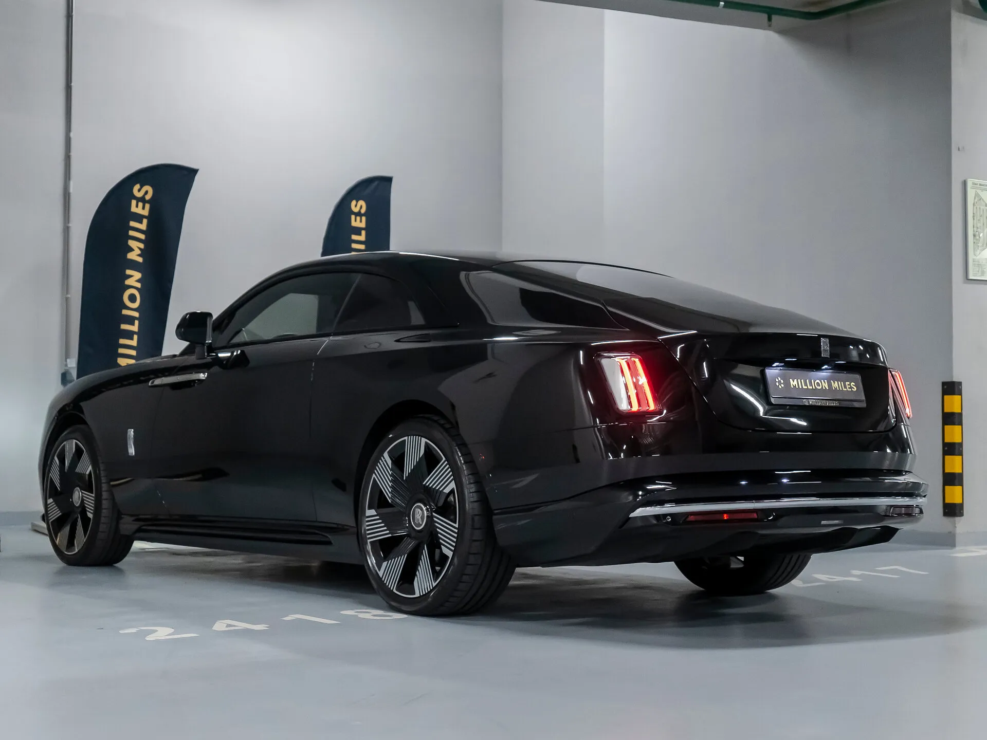 Rolls-Royce Spectre, I 2023 фото 5