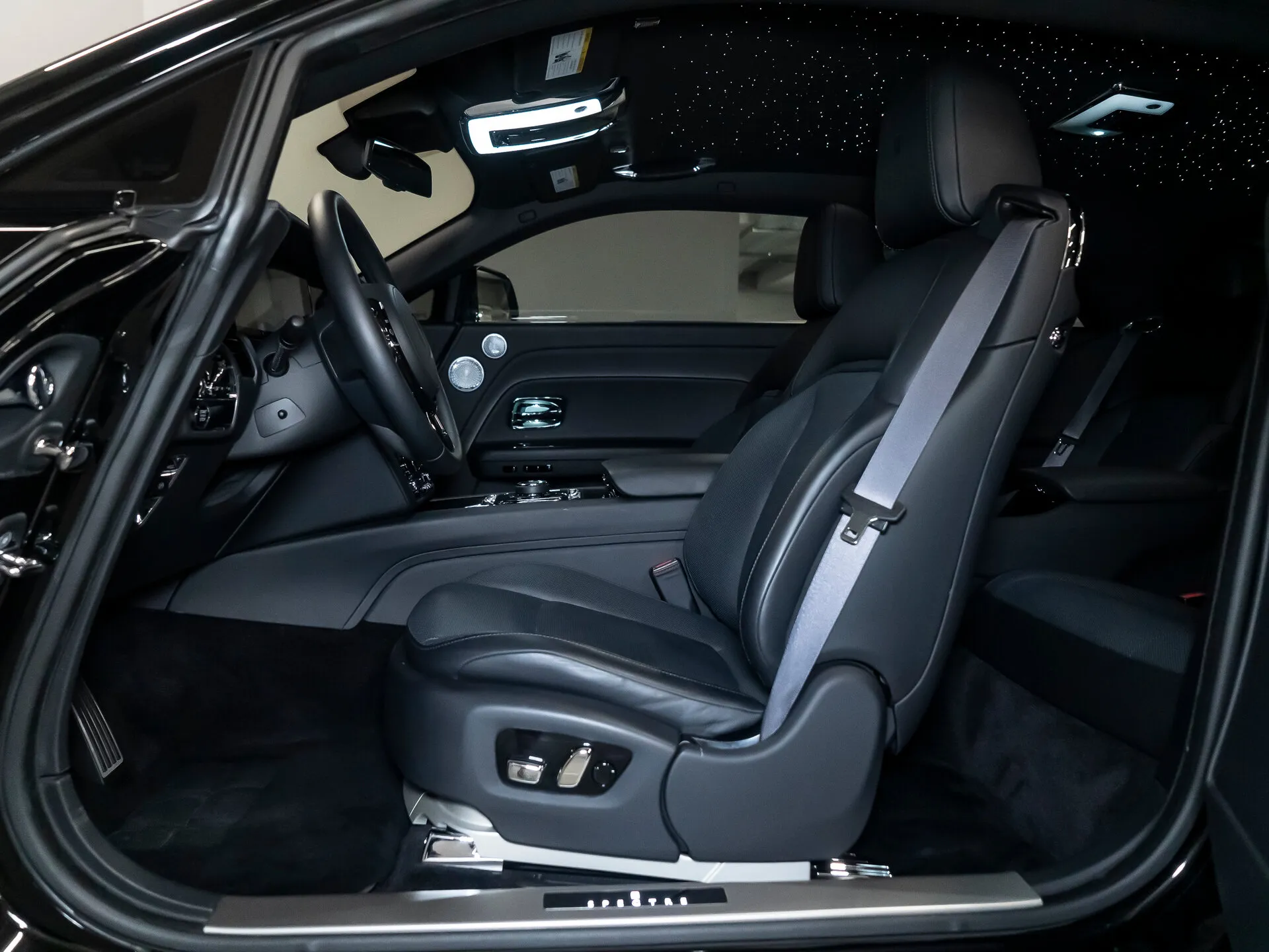 Rolls-Royce Spectre, I 2023 фото 7