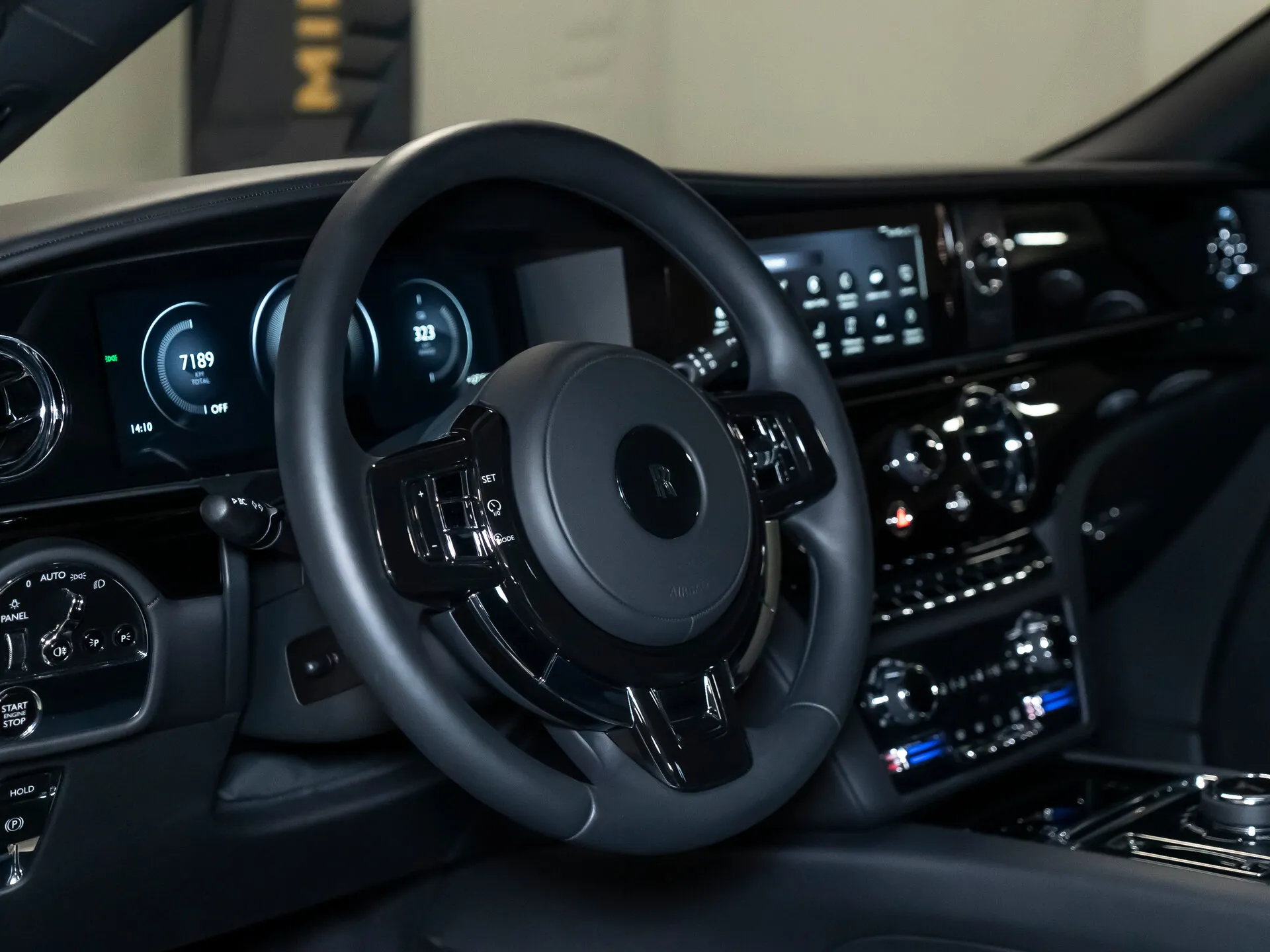 Rolls-Royce Spectre, I 2023 фото 10