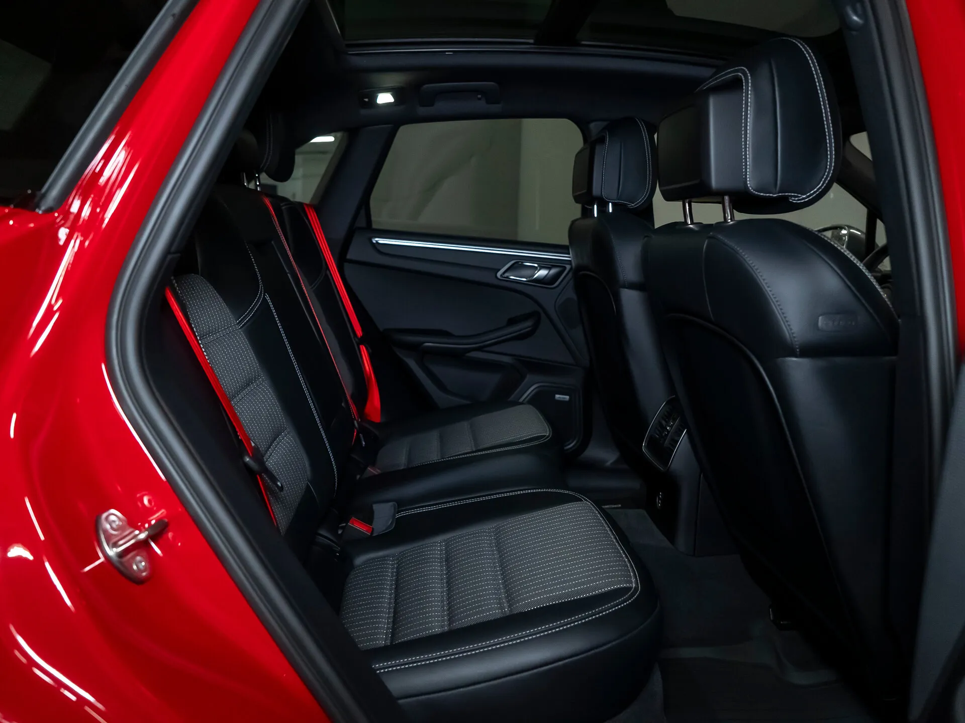 Porsche Macan, I Рестайлинг 2 2023 фото 2
