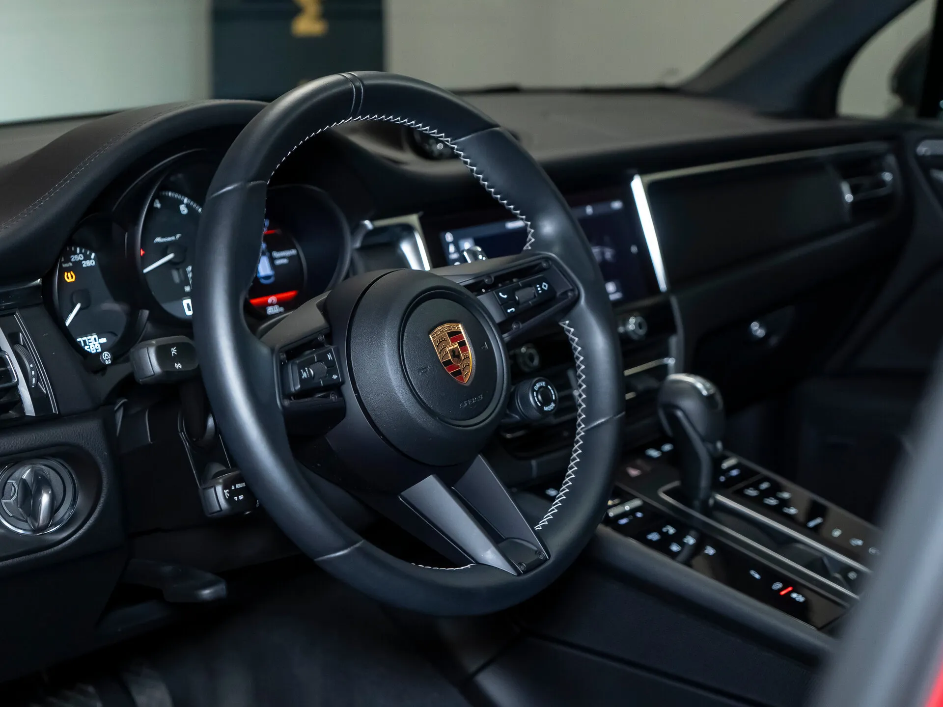 Porsche Macan, I Рестайлинг 2 2023 фото 8