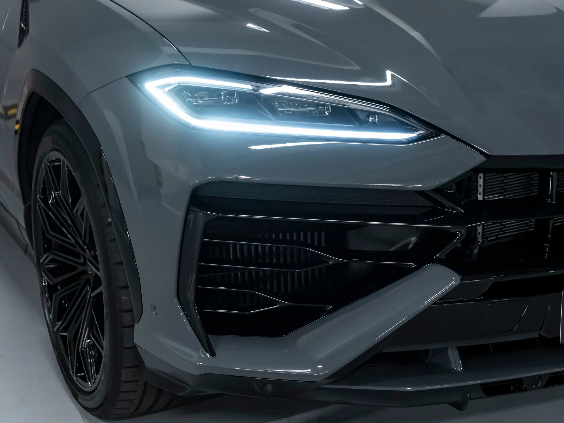 Lamborghini Urus Se, I Рестайлинг 2025 фото 8