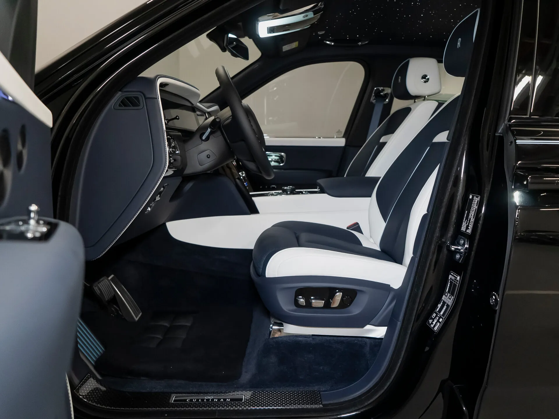 Rolls-Royce Cullinan Black Badge, I Рестайлинг 2025 фото 5