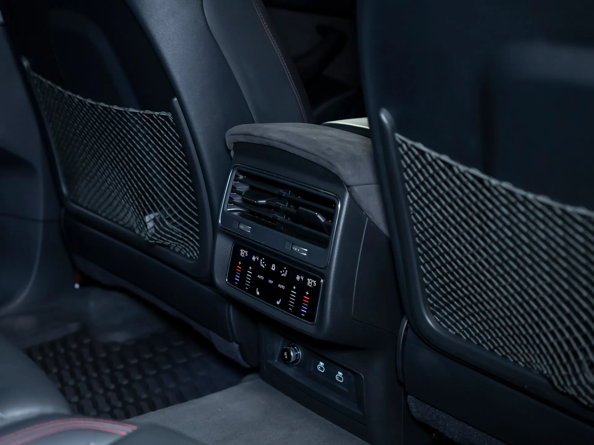 Audi RS Q8, I 2022 фото 6