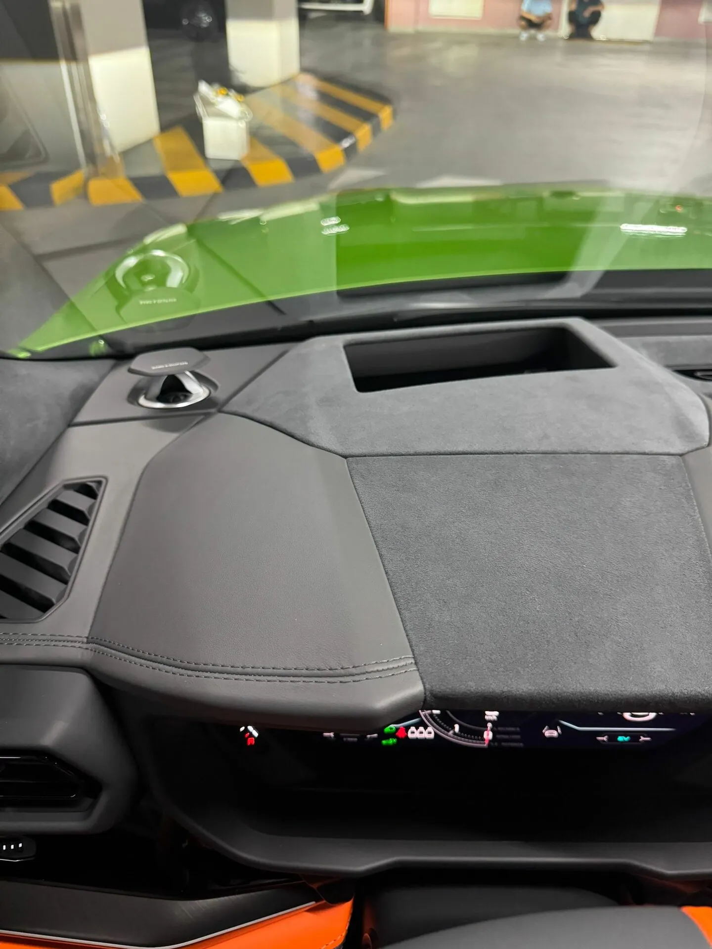 Lamborghini Urus Se, I Рестайлинг 2025 фото 9