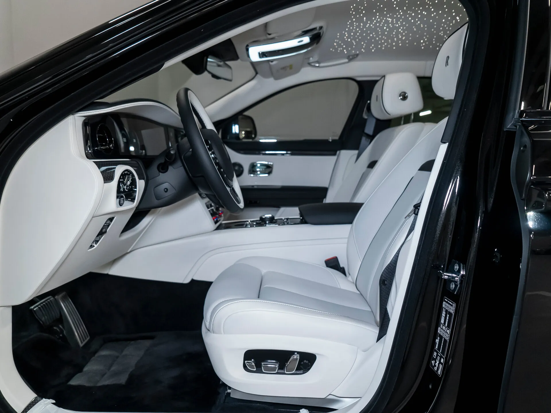 Rolls-Royce Ghost Black Badge, Ii Рестайлинг (Series Ii) 2025 фото 10