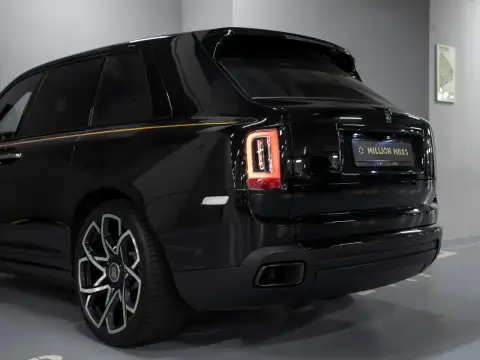 Rolls-Royce Cullinan Black Badge, I 2022 — миниатюра 3